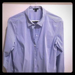 Ann Taylor women’s tailored dress shirt size M
